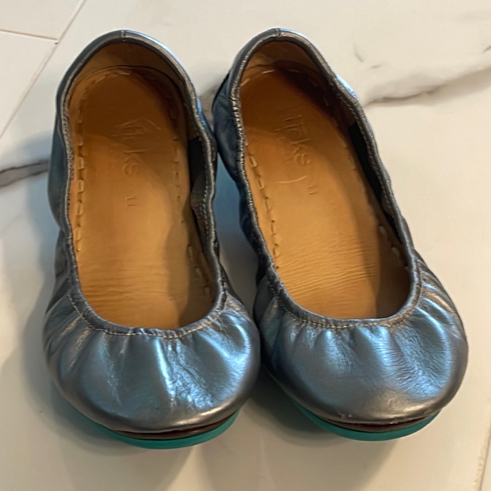 Silver/Pewter Tieks size 11